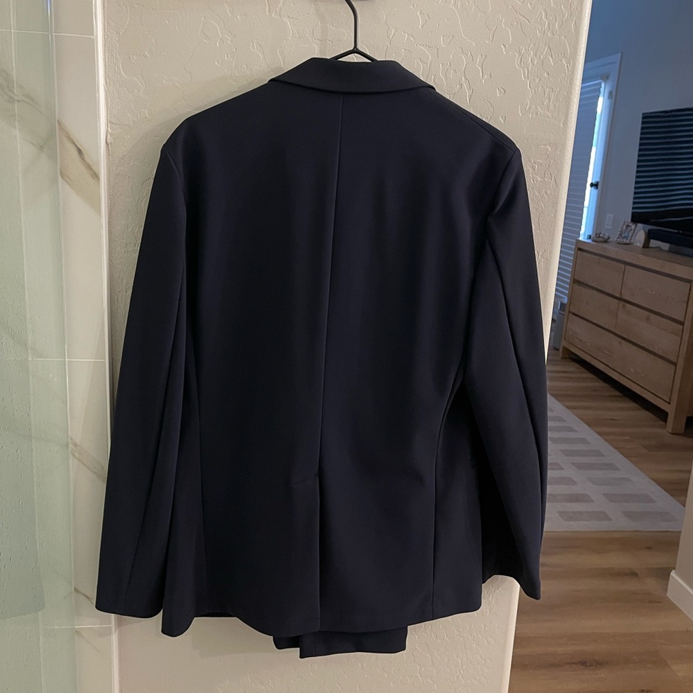 New Theory Clinton Suit in Precision Ponte (38R and 29) - Picture 8 of 8